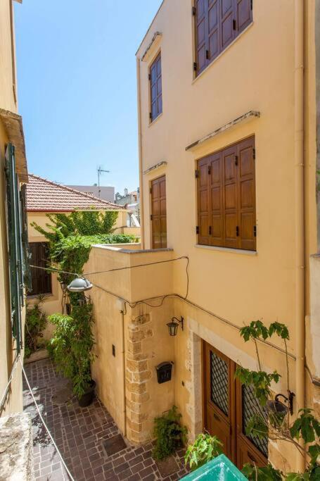 History & Culture In Old Town Chania ハニア エクステリア 写真